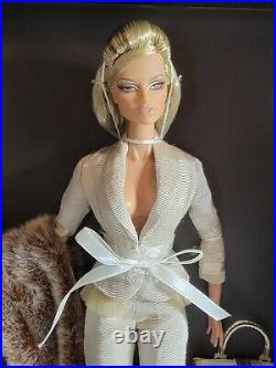 2006 Fashion Royalty FEMME DU MONDE Natalia Fatale Dressed Doll #91109 NRFB