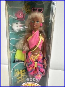 Hot Looks Sindy doll by Hasbro 1990 NRFB RARE