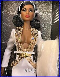 Integrity Toys Legacy BURNT CHAMPAGNE DELLA Roux Stay Tuned Convention NRFB 2022