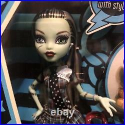 Monster High Doll First Wave Frankie Stein in Box 2009 NRFB