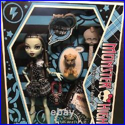 Monster High Doll First Wave Frankie Stein in Box 2009 NRFB