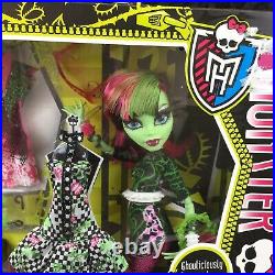 Monster High I Love Heart Fashion Venus McFlytrap Doll Rare & Exclusive NRFB