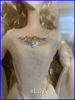 NRFB Barbie Collector Galadriel The Lord of The Rings 2004 COA nonsmoker