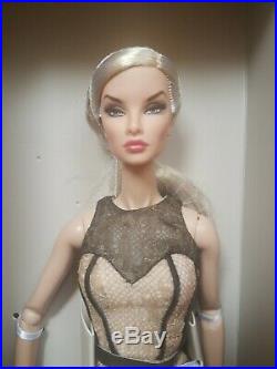 NRFB CONTRASTING PROPOSITION NATALIA FATALE doll Integrity Fashion Royalty FR2