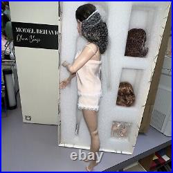 Tonner Sideshow OLIVIA CHASE Model Behavior WIGGED 16 Fashion Doll NRFB RTB 101